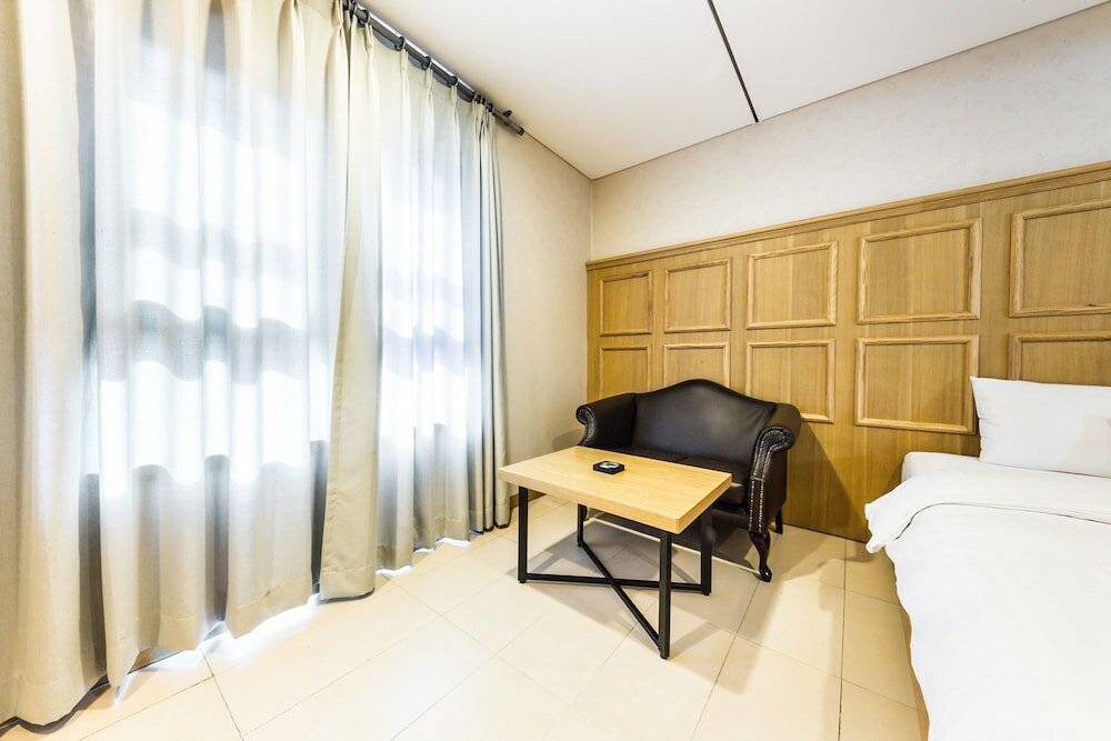 Фото F Hotel Yeongdeungpo