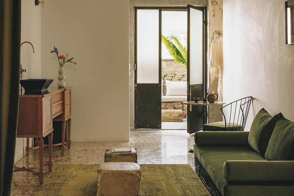 Фото Mona Athens