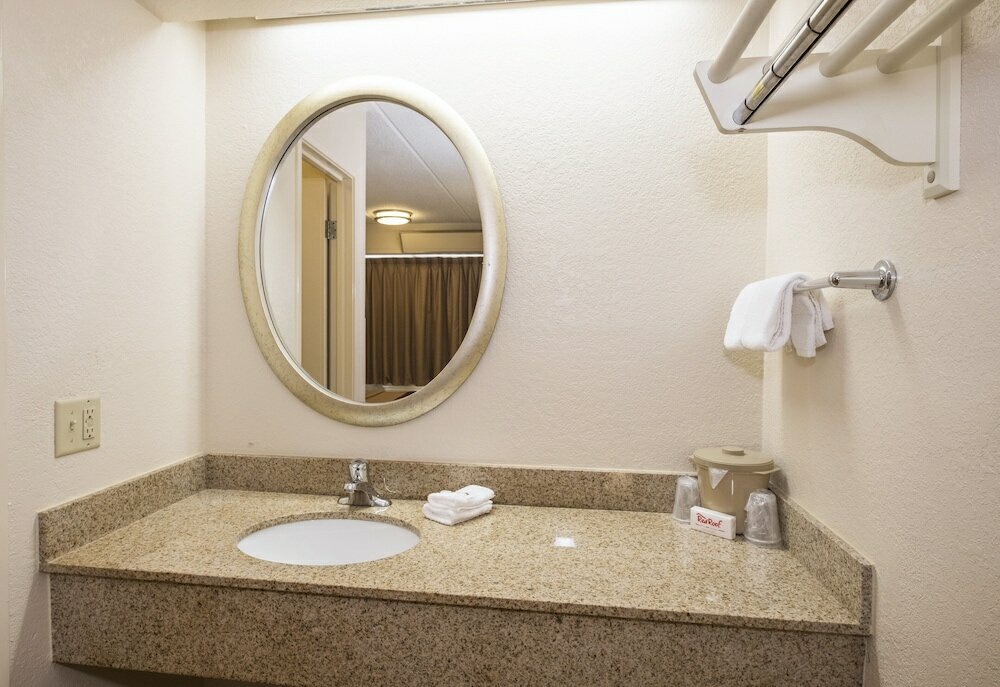 Фото Red Roof Inn Columbia East - Ft Jackson