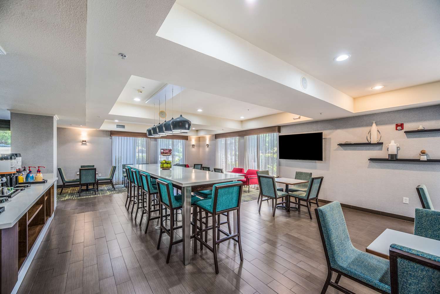 Фото Hampton Inn Oakland Hayward