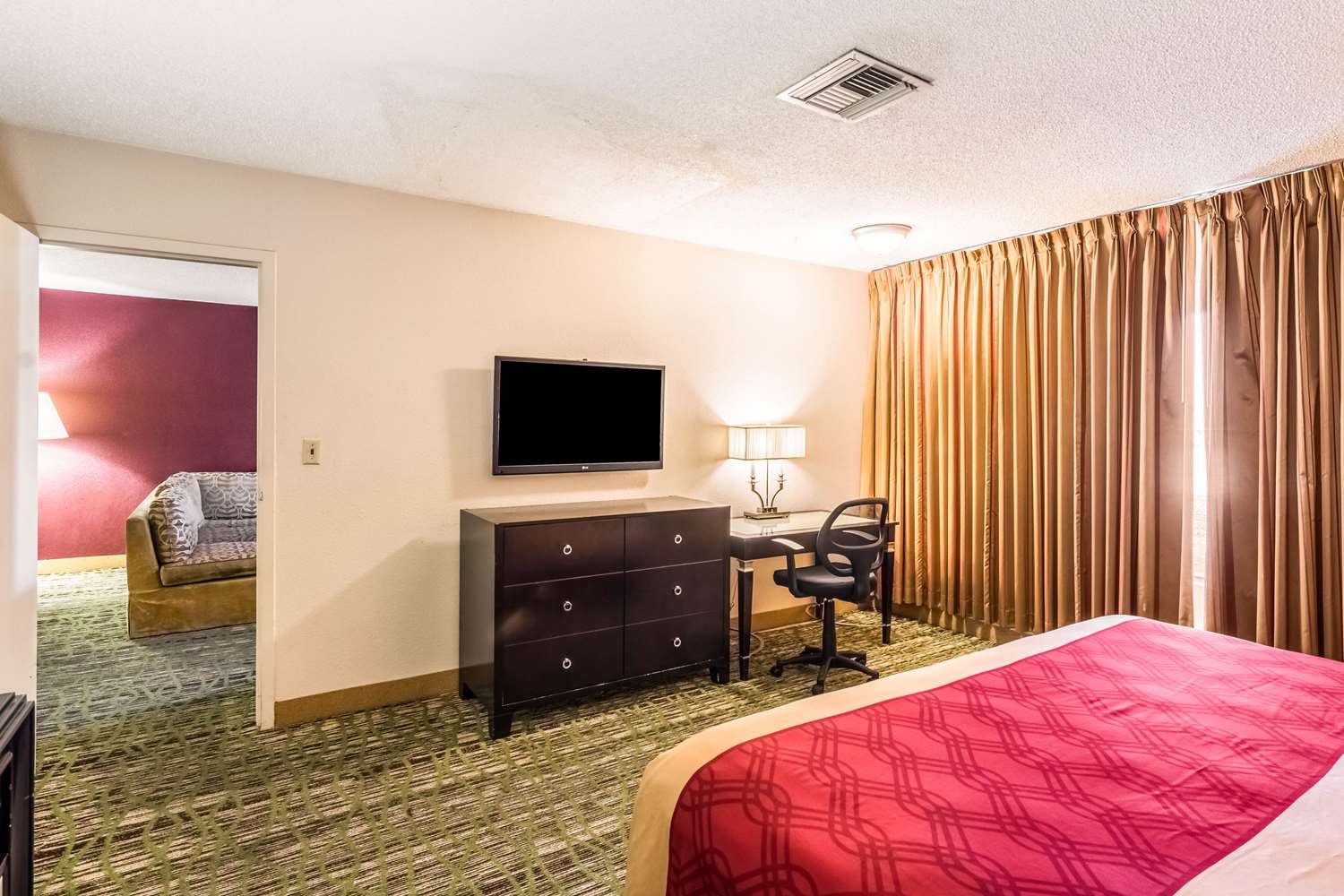 Фото Rodeway Inn & Suites