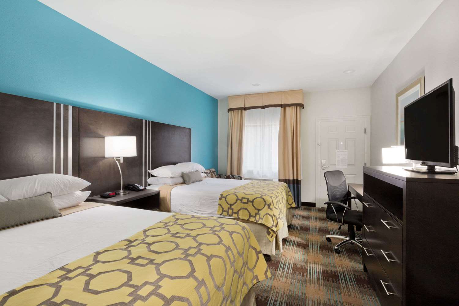 Фото отеля 2