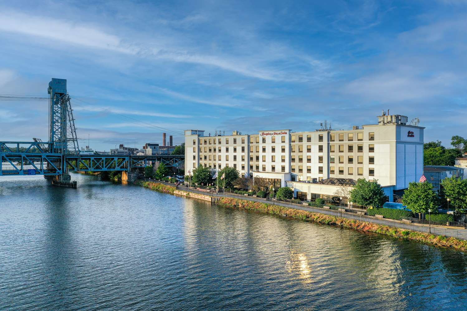 Фото Hampton Inn & Suites Newark-Harrison-Riverwalk
