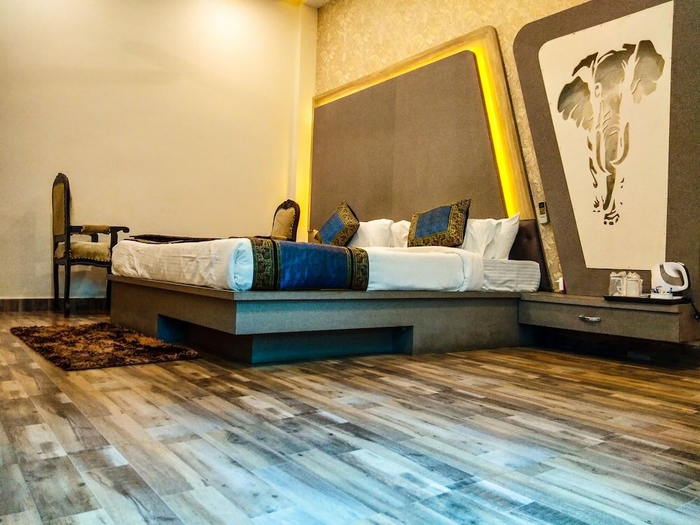 Фото Dwivedi Hotels Sri Omkar Palace