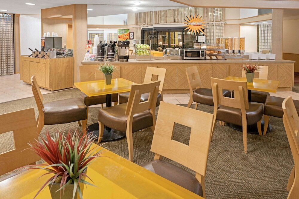 Фото La Quinta Inn & Suites by Wyndham Salt Lake City - Layton