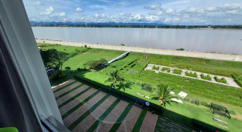 Фото The River Hotel