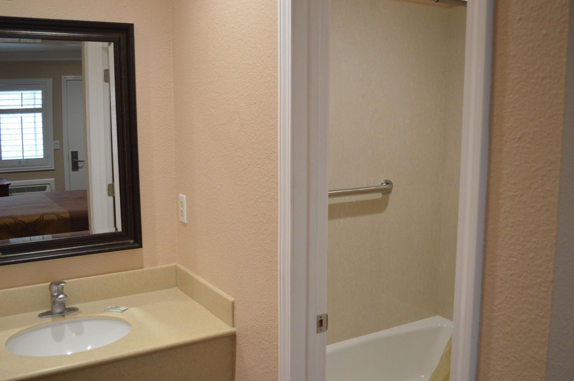 Фото Tustin Motor Lodge