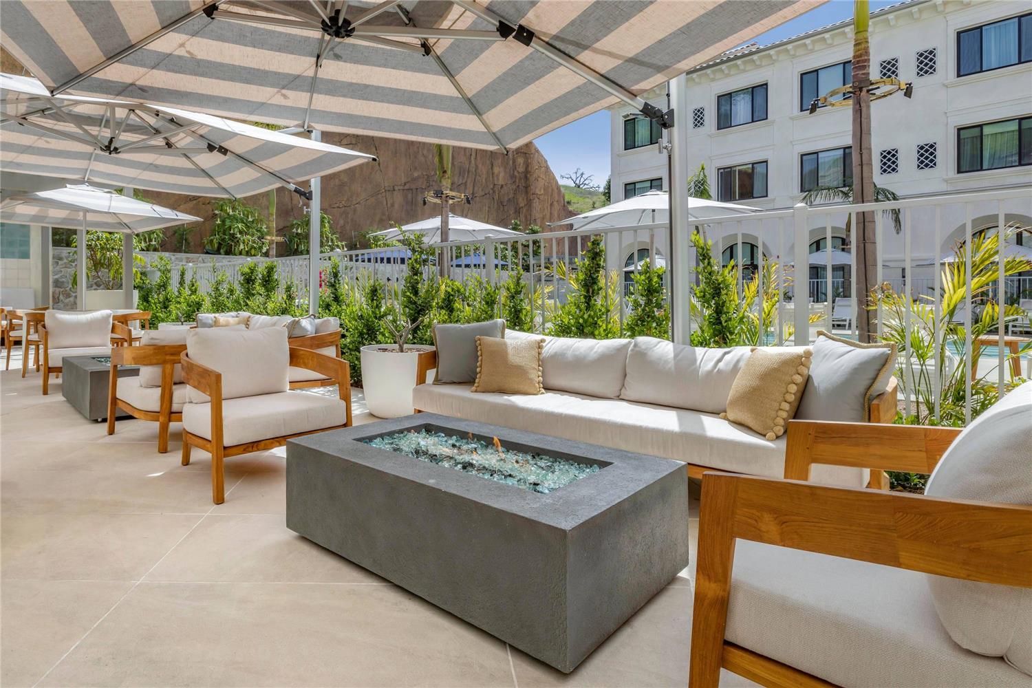 Фото Cambria Hotel Calabasas