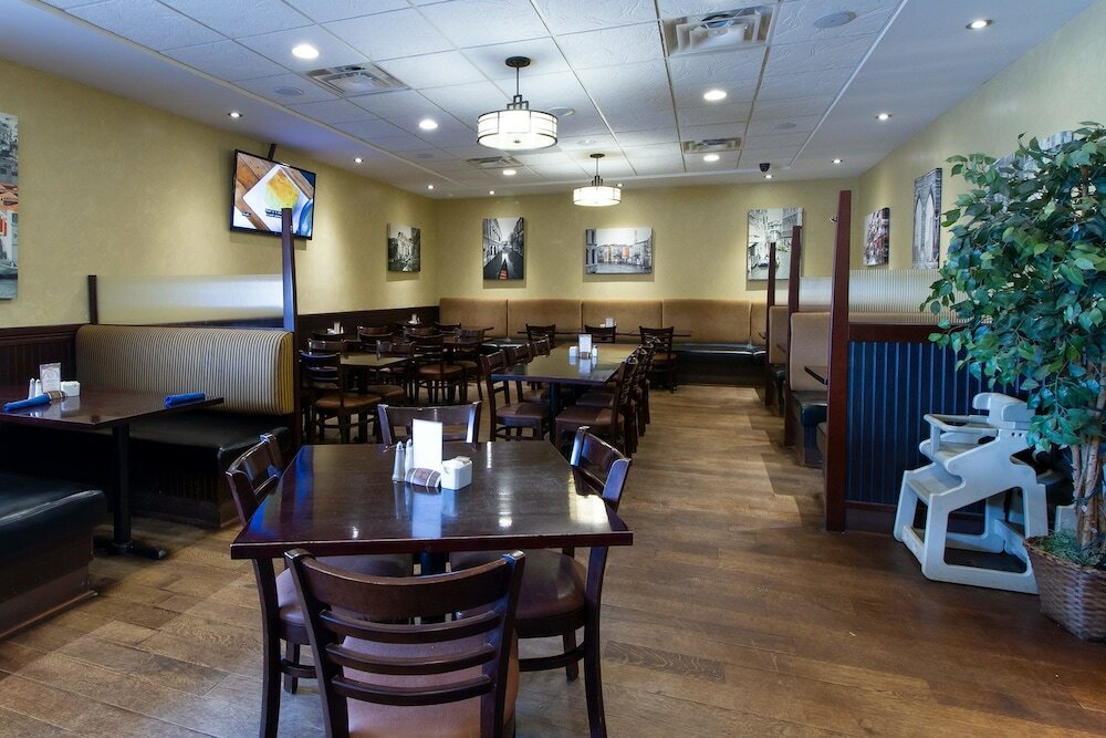 Фото Park West Inn