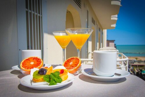 Внешний вид отеля Mediterraneo Hotel & Suites в Каттолике, фото 3