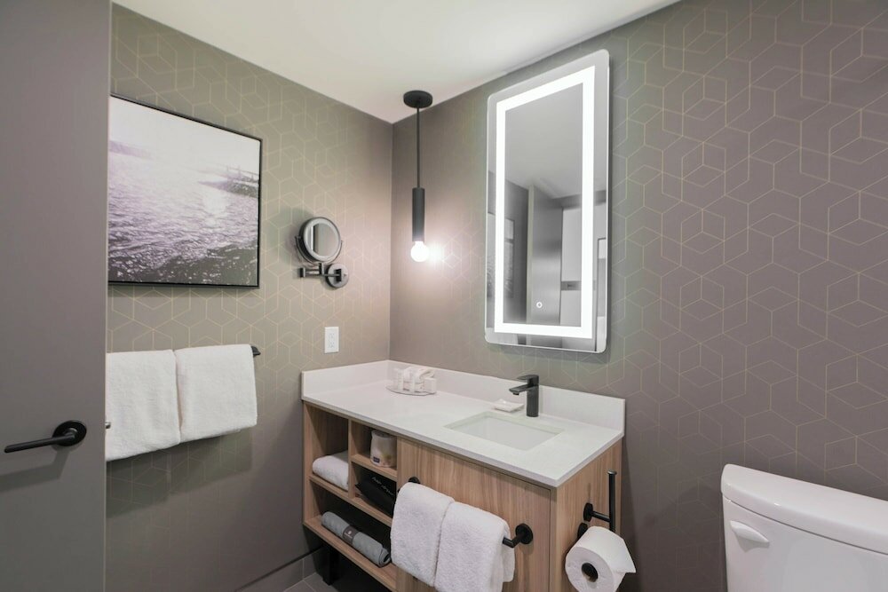 Фото Sandman Hotel & Suites Winnipeg Airport
