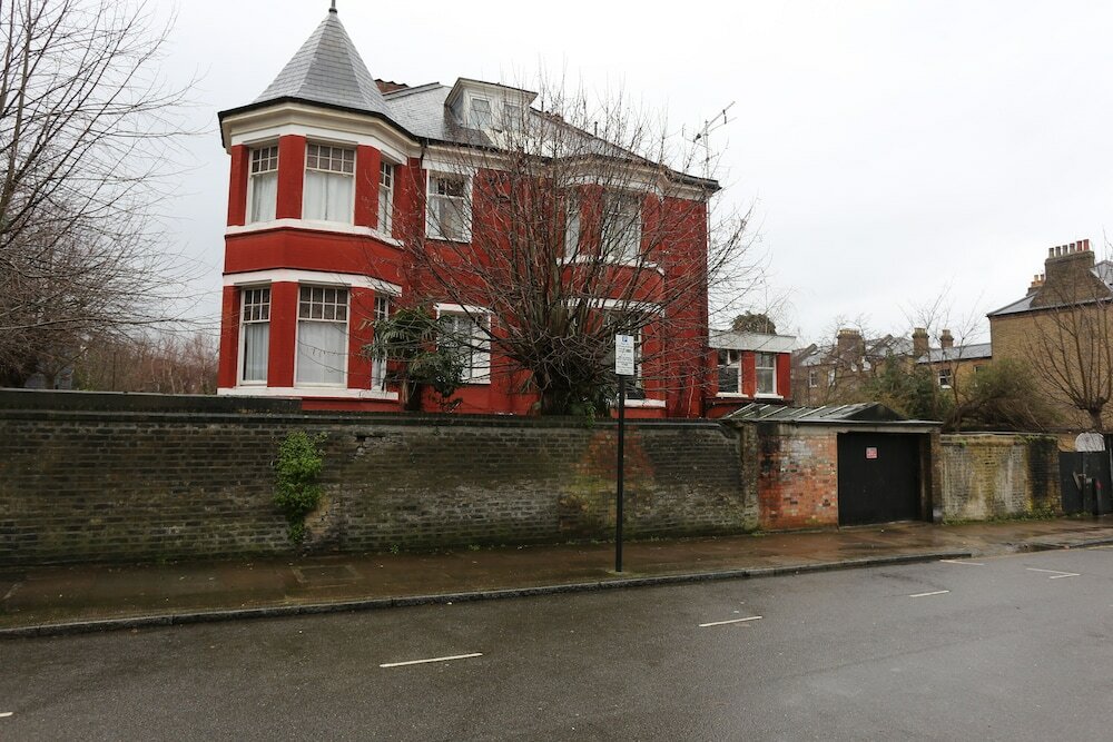 Фото Charlies Hotel