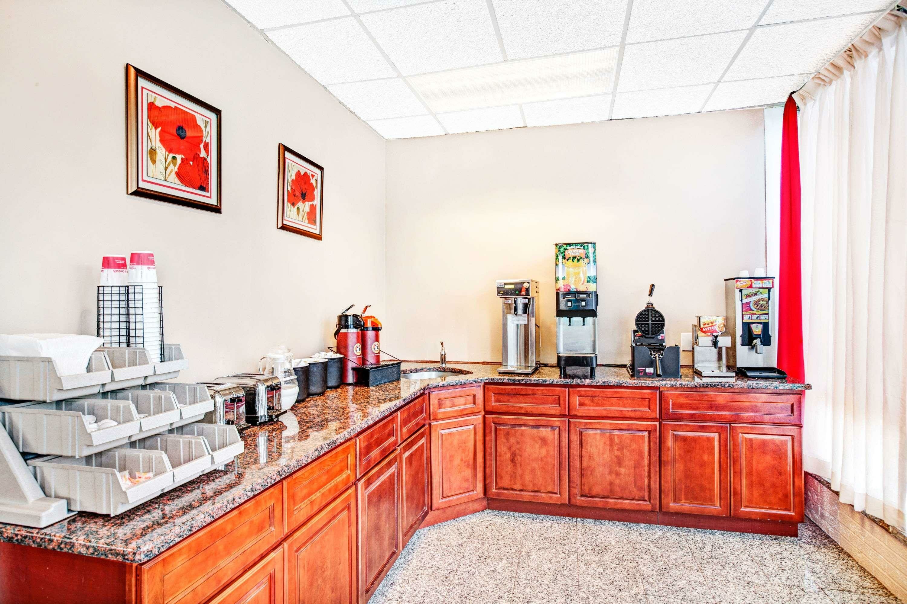 Фото Ramada by Wyndham Rockaway