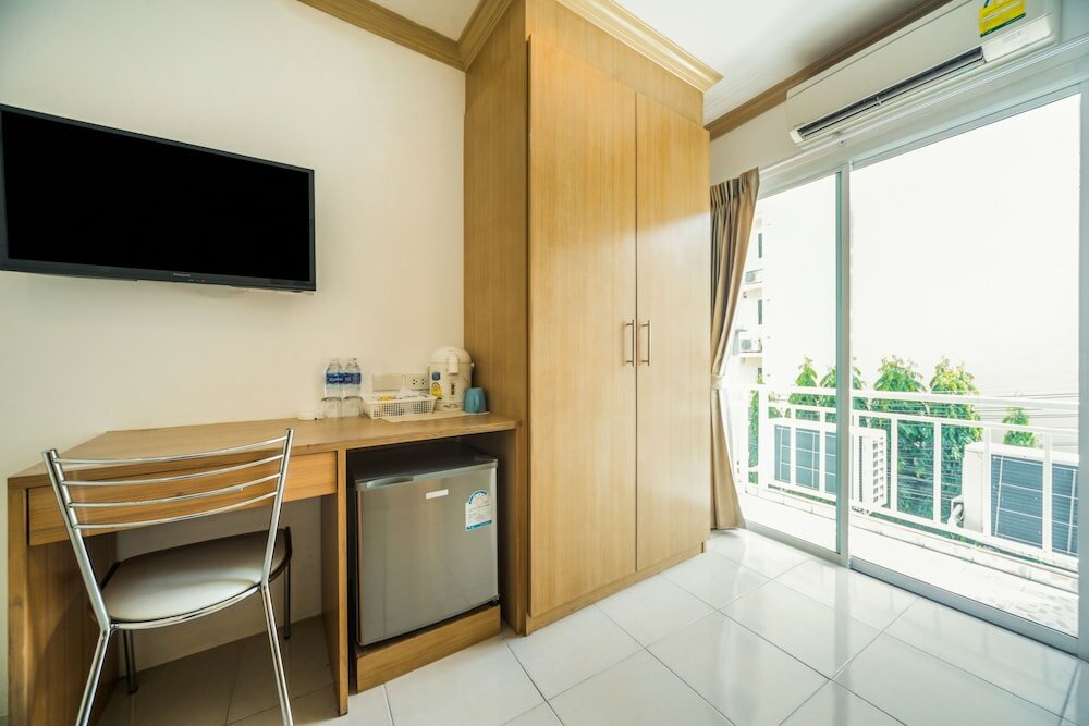 Фото Oyo 232 Patong City Hometel