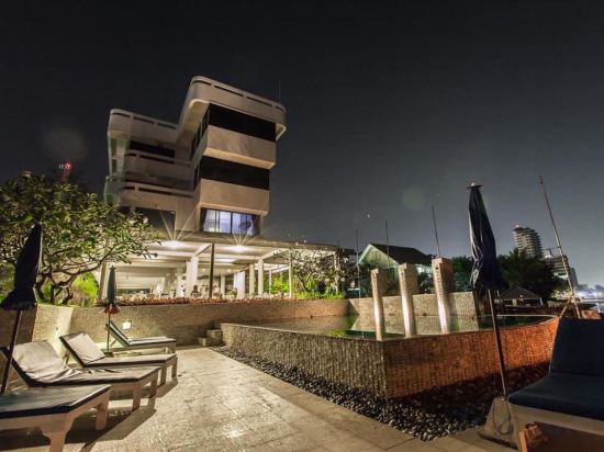 Фото Nern Chalet Beachfront Hotel