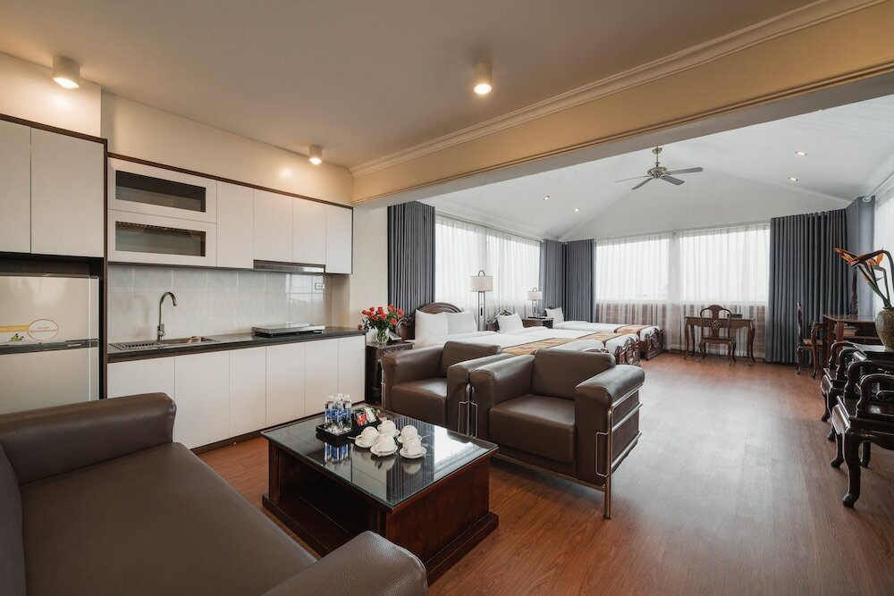 Фото Hanoi Little Town Hotel