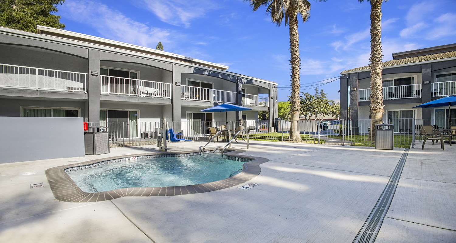 Фото SureStay Plus Hotel by Best Western Sacramento North