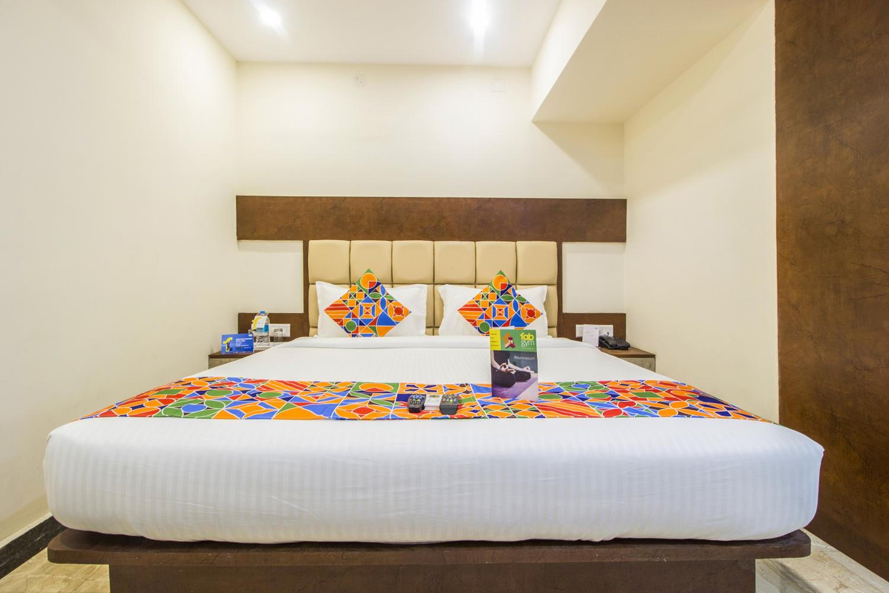 Фото FabHotel Corporate Crown II Koramangala