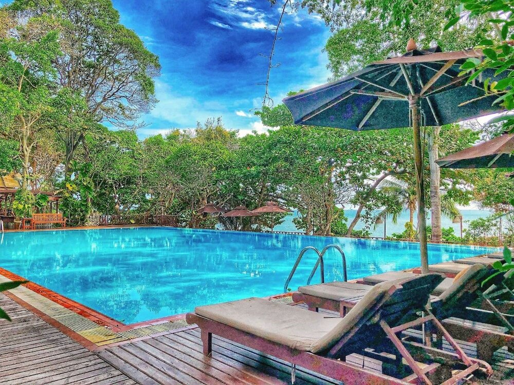 Фото Birds and Bees Resort