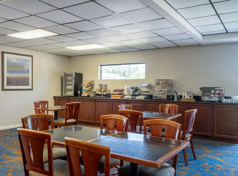 Фото Hotel South Tampa & Suites