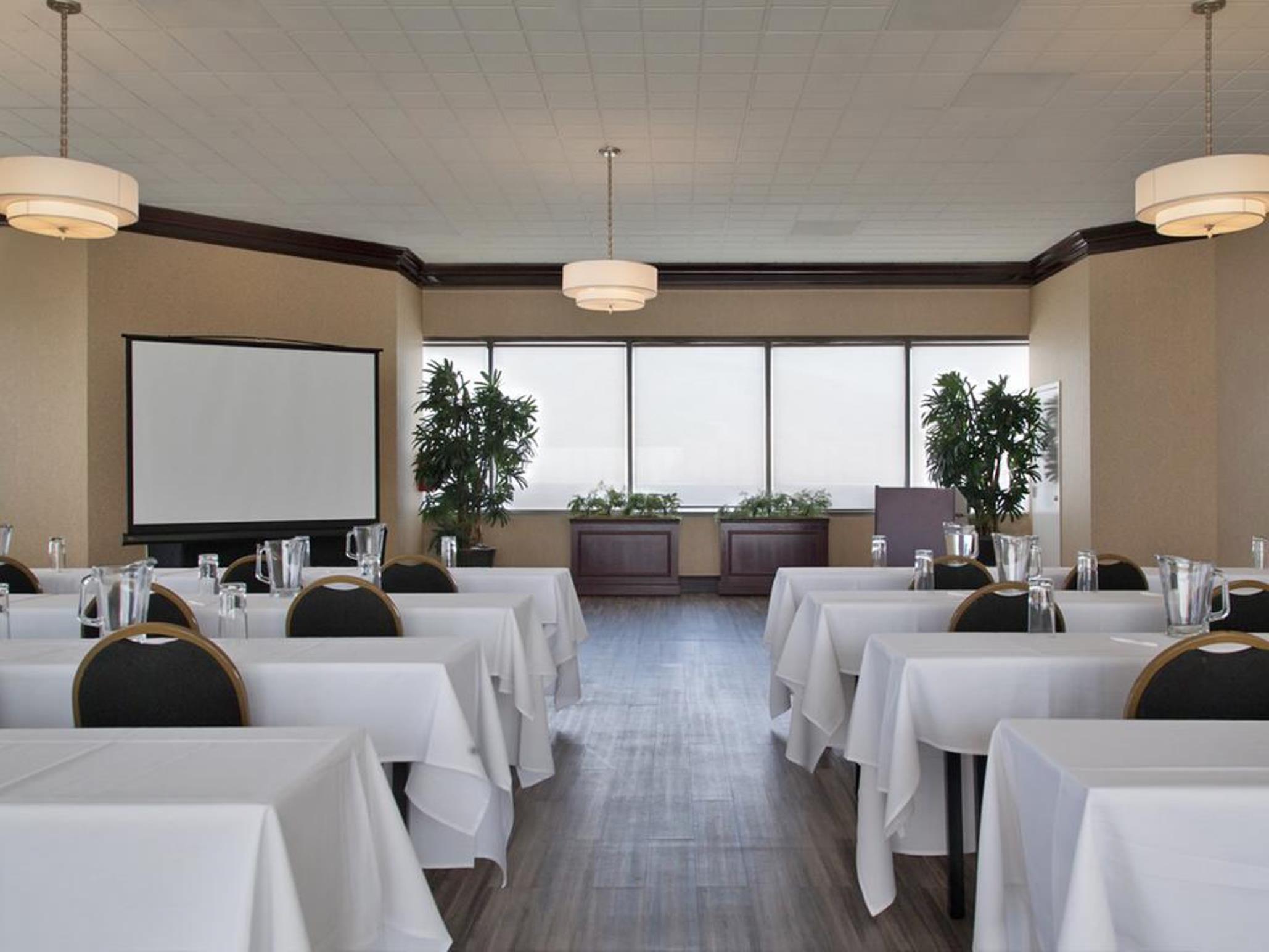 Фото Park Pointe Hotel