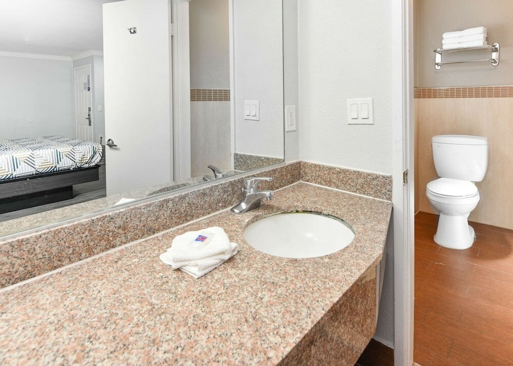 Фото Motel 6 Anaheim, Ca - Convention Center