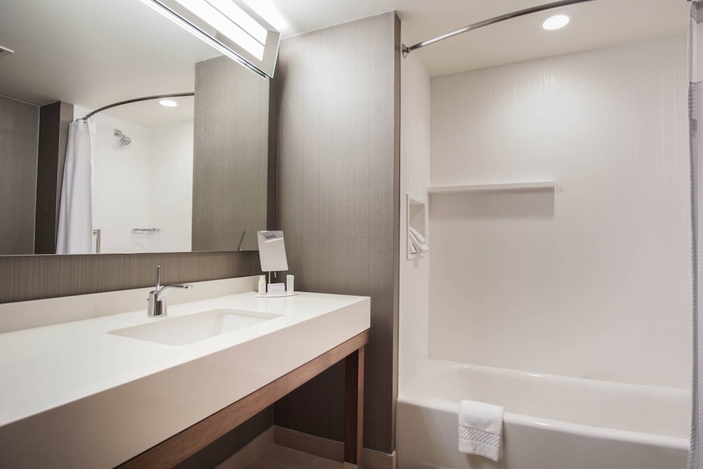 Фото Courtyard by Marriott Lenox Berkshires