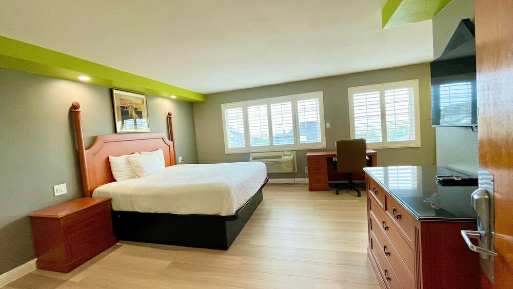 Фото SeaScape Inn - A FairBridge Hotel