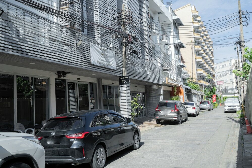 Фото Ratchadamnoen Residence