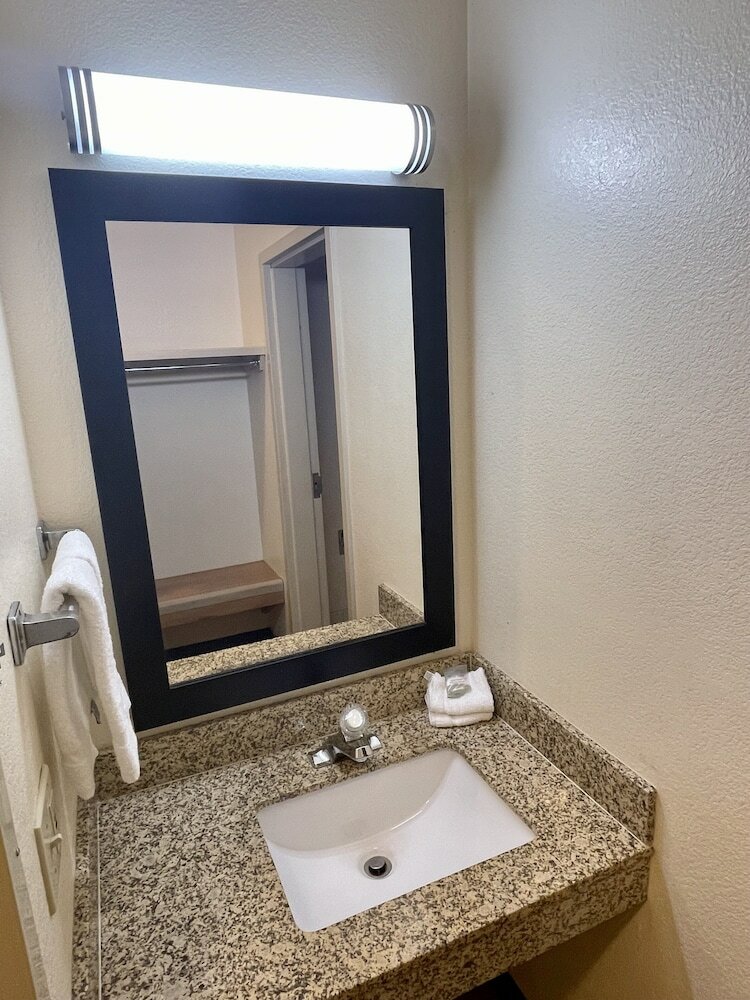 Фото Red Roof Inn Clyde