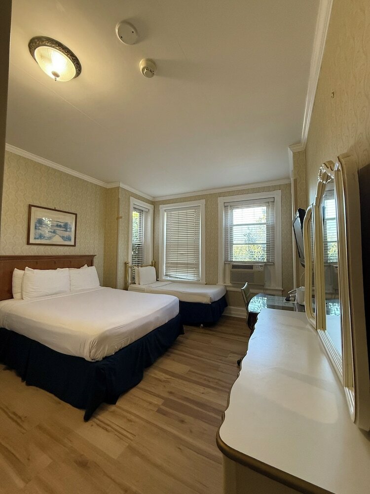 Фото The Baron Hotel