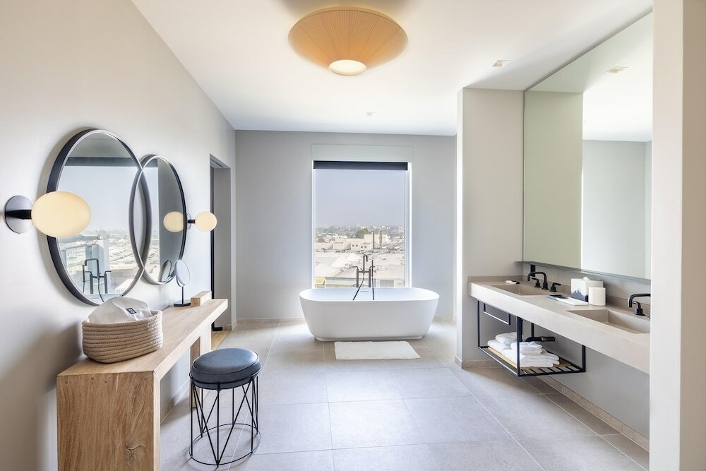 Фото The Shay, a Destination by Hyatt Hotel