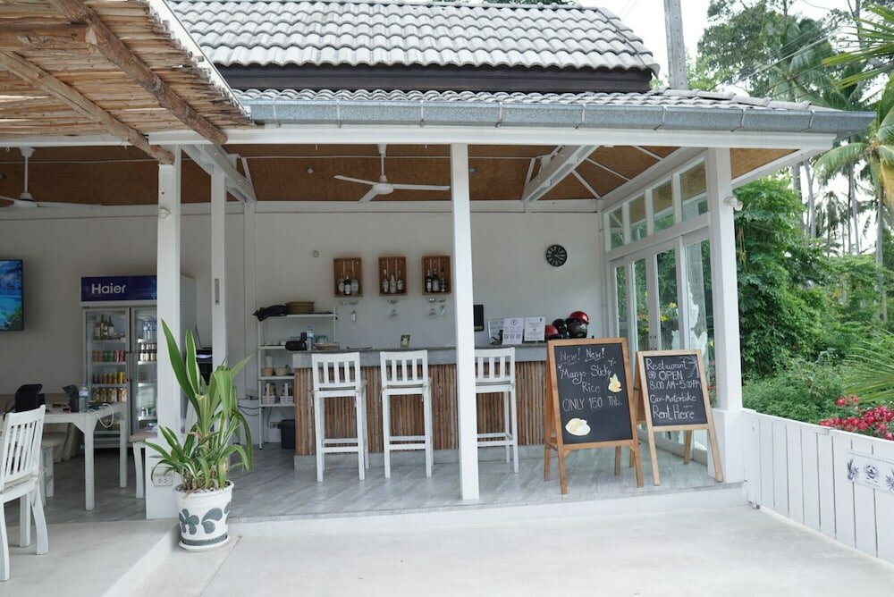 Фото Ampha Place Hotel