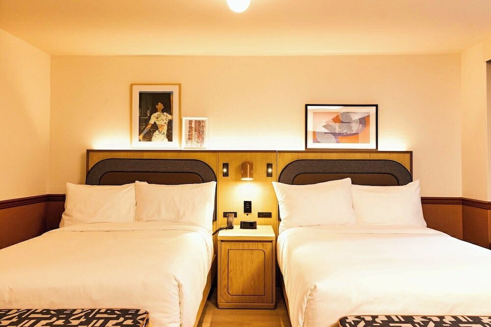 Фото Strathcona Hotel