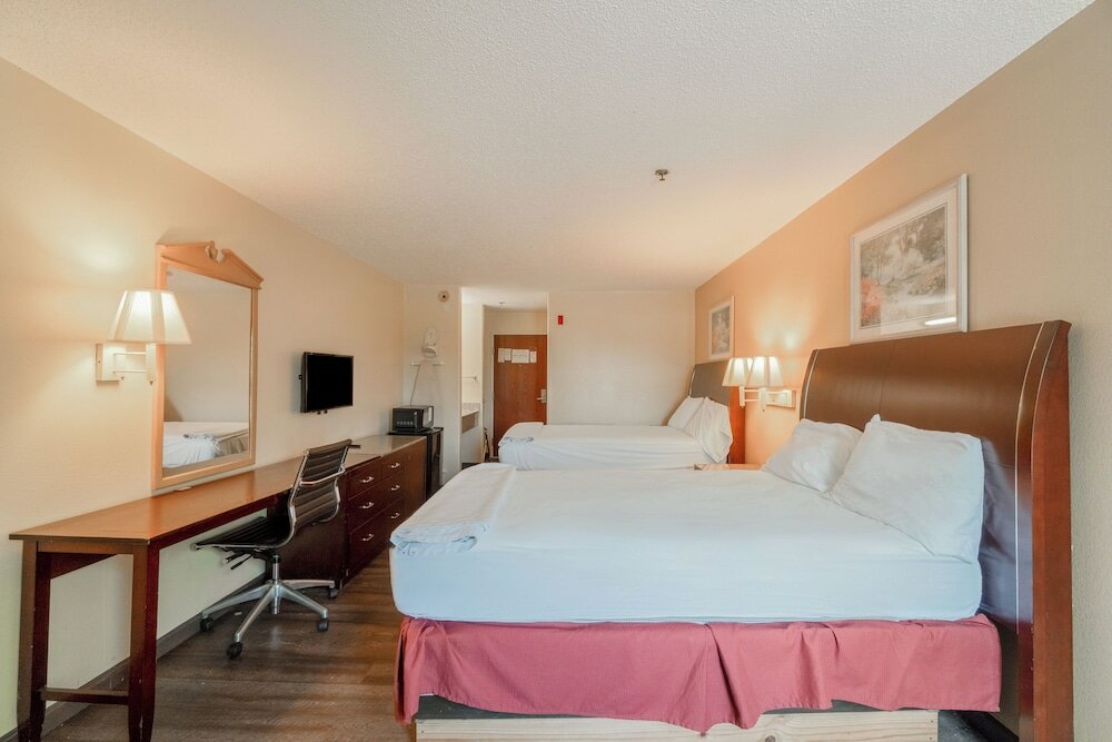 Фото Fairway Inn La Porte