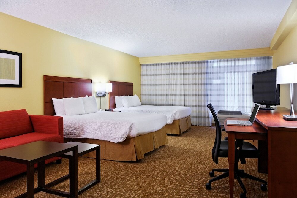 Фото Courtyard by Marriott Houston Brookhollow