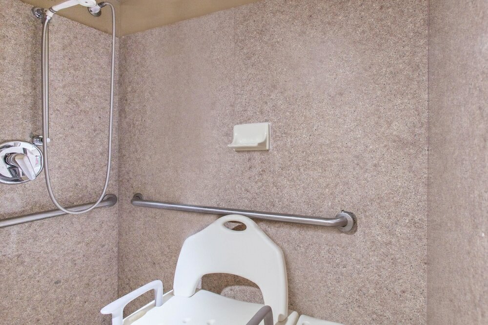 Фото Hawthorn Suites by Wyndham Midwest City Tinker Afb