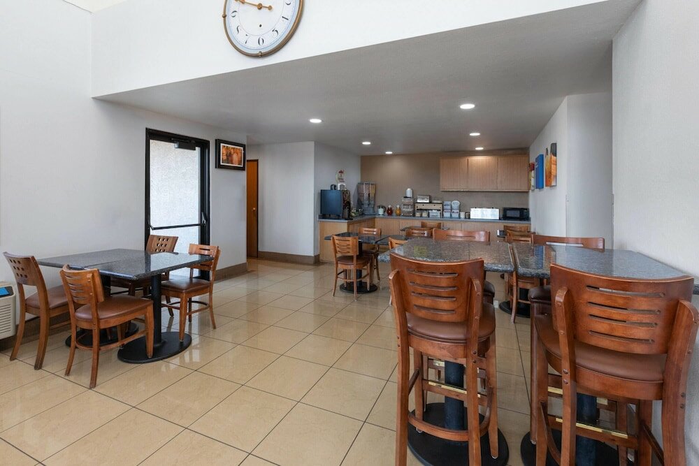 Фото Super 8 by Wyndham Tucson/Grant Road Area Az