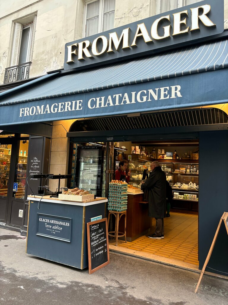 Cheese shop Fromagerie Chataigner, Paris, photo