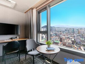 Гостиница Hotel With City