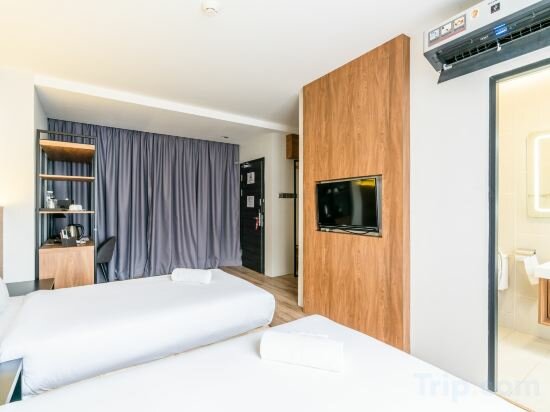 Фото Roxy Hotel Padungan