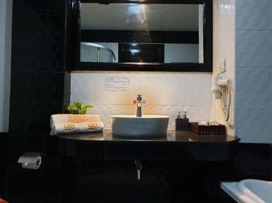 Фото Aristocrat Residence & Hotel