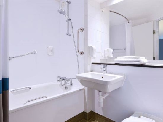 Фото Travelodge London Bethnel Green