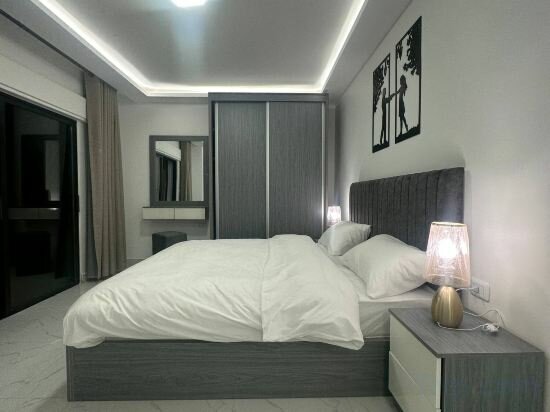 Short-term housing rental Cozy Rooftop Near Al Services 23, Amman, photo