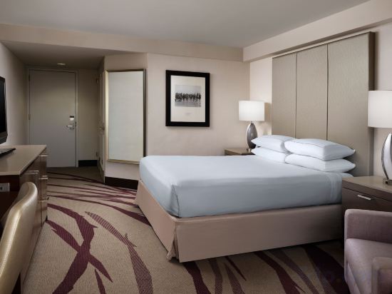 Фото Hilton Long Beach Hotel