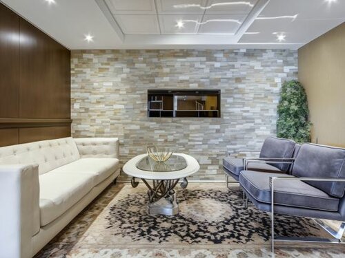 Гостиница Monte Carlo Inn Airport Suites в Миссиссаге