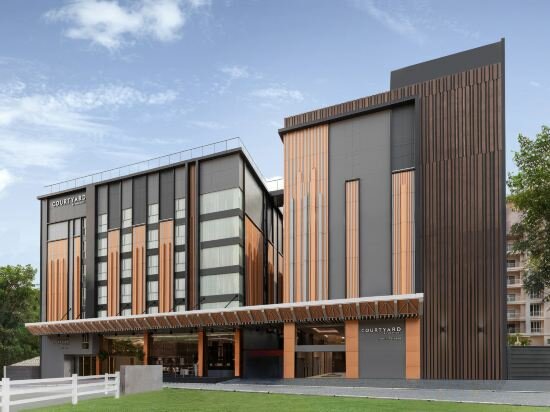 Фото Courtyard by Marriott North Pattaya