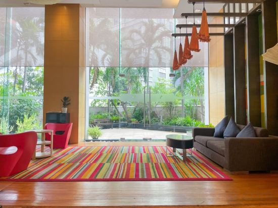 Фото Urbana Langsuan Hotel