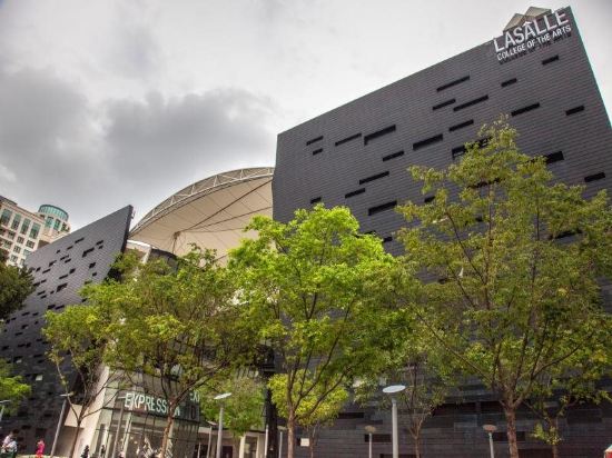 Фото Village Hotel Albert Court by Far East Hospitality