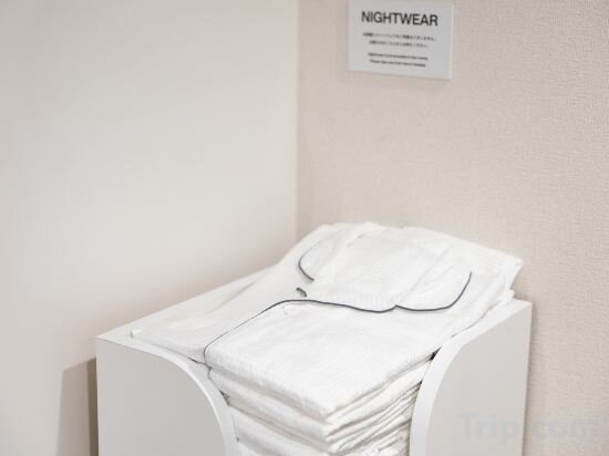 Фото Brackets Hotel Osaka Hommachi